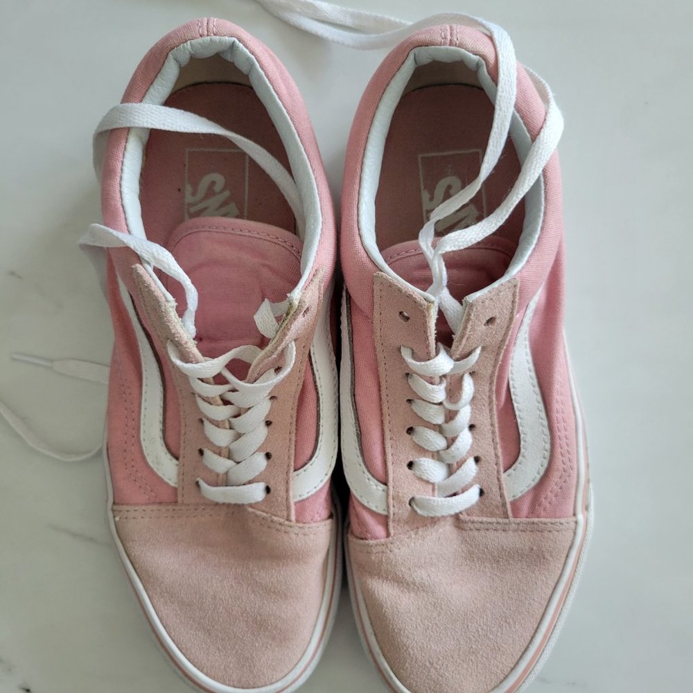 Pink Van's - Picture 3 of 5